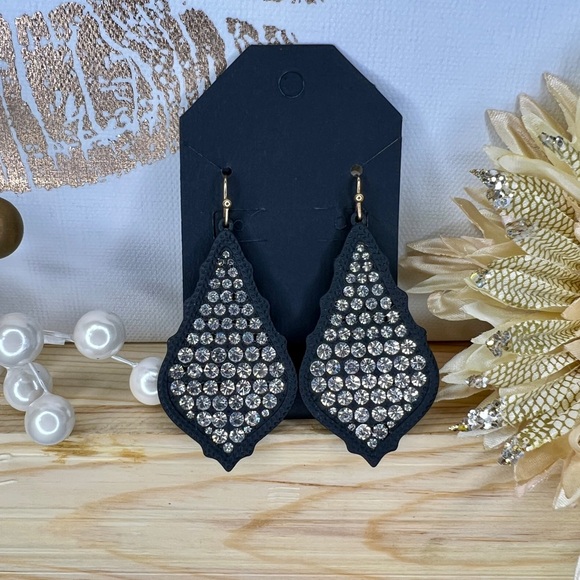 Elegant Black and Silver Teardrop Earrings - Picture 1 of 1